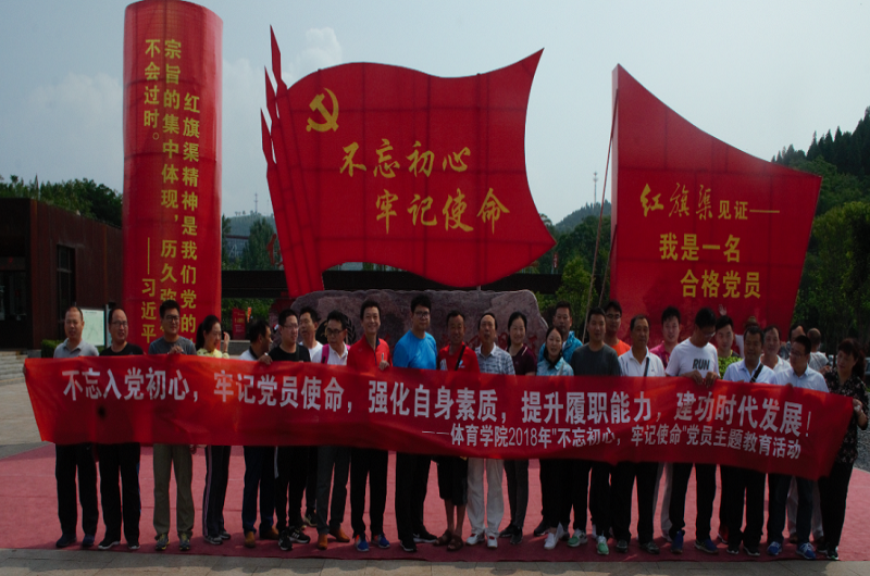 红旗渠合影1.png 红旗渠合影1.png